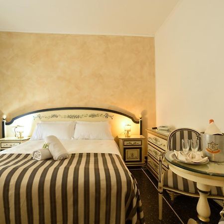 Hotel Morchio Diano Marina Buitenkant foto