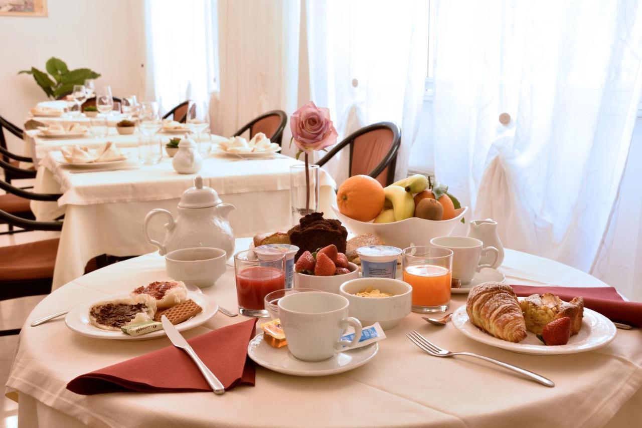 Hotel Morchio Diano Marina Buitenkant foto