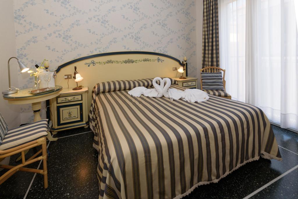 Hotel Morchio Diano Marina Buitenkant foto