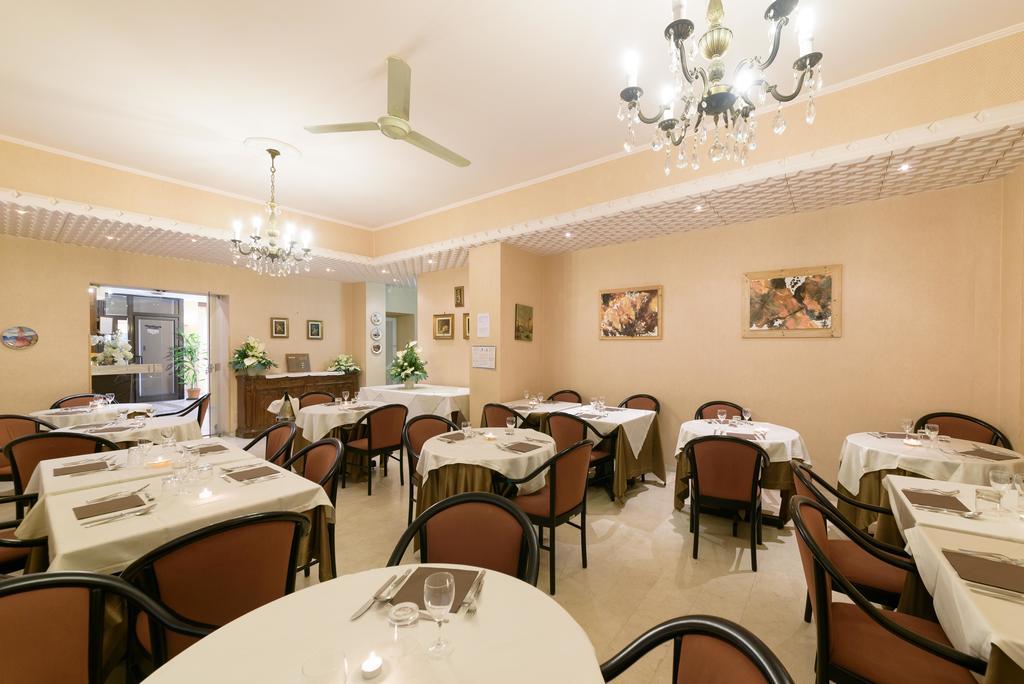 Hotel Morchio Diano Marina Buitenkant foto